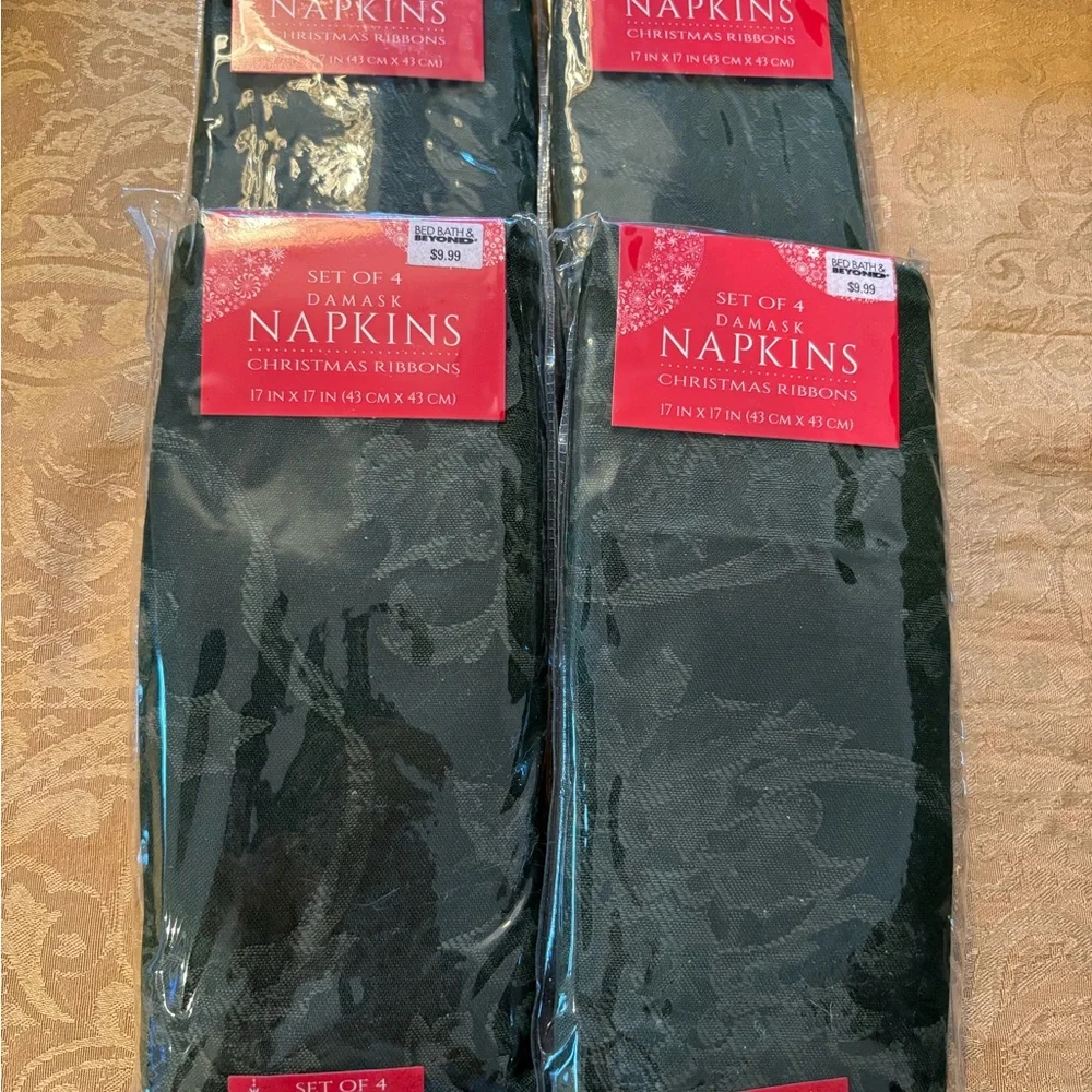 Bed Bath & Beyond Dark Green Christmas Napkins Set